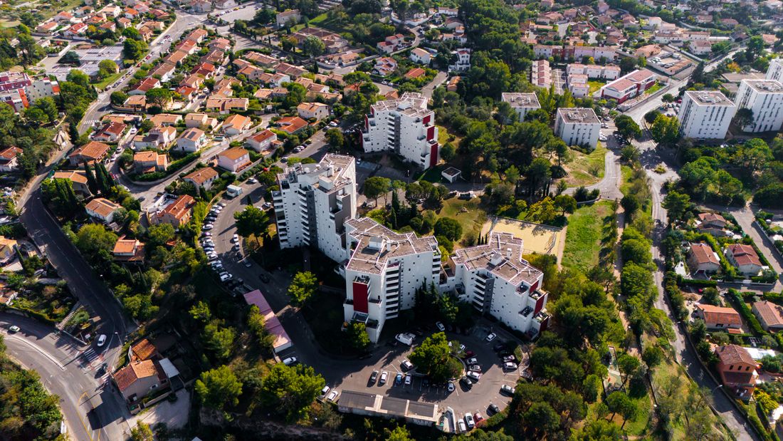 Vue aérienne illustrative d’un quartier résidentiel de Marseille